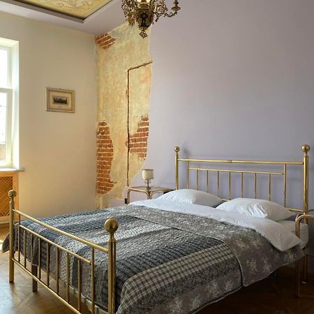 3 Bedrooms Apartment On Nasypna 3 Lviv Exterior foto