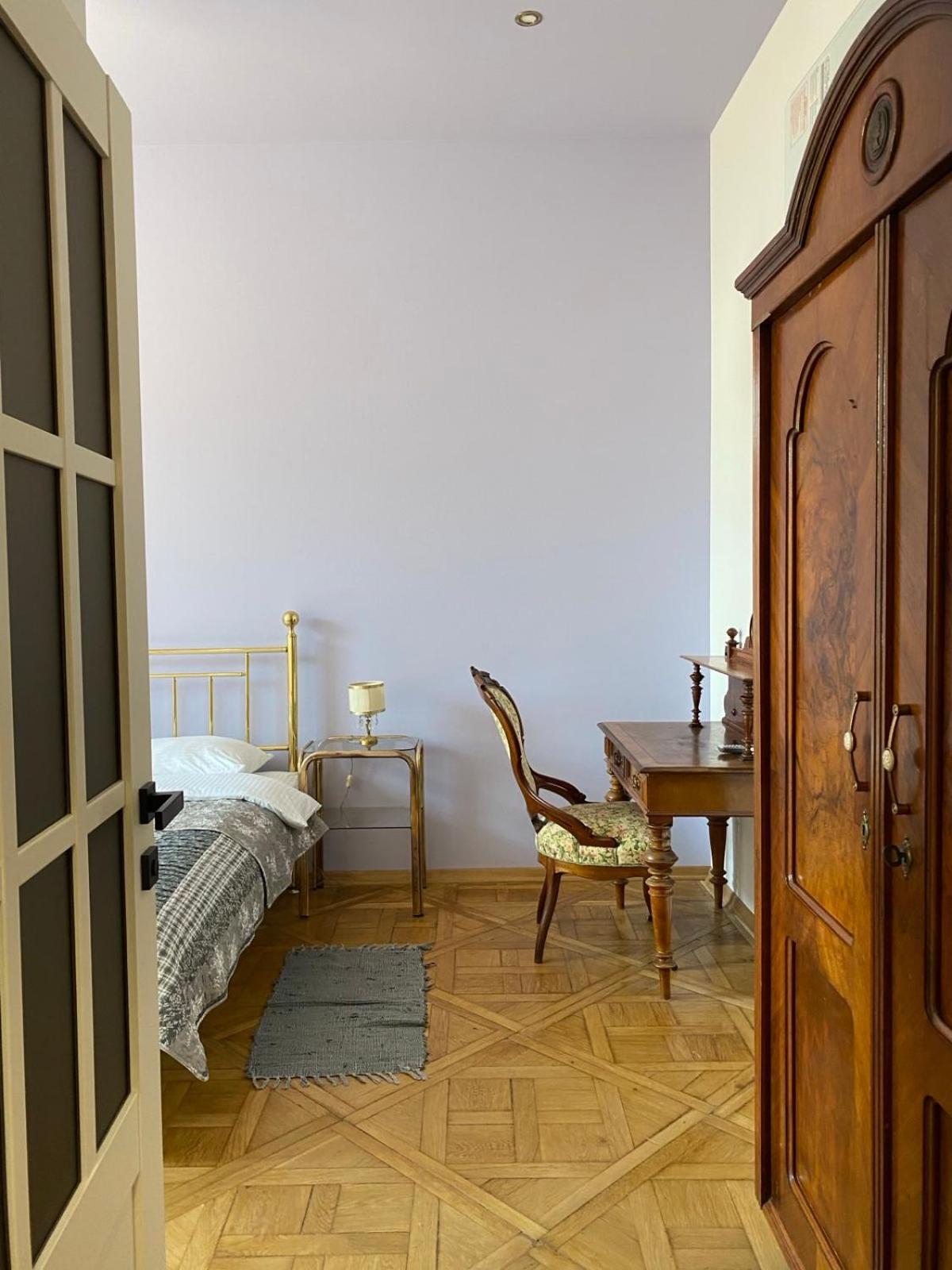 3 Bedrooms Apartment On Nasypna 3 Lviv Exterior foto