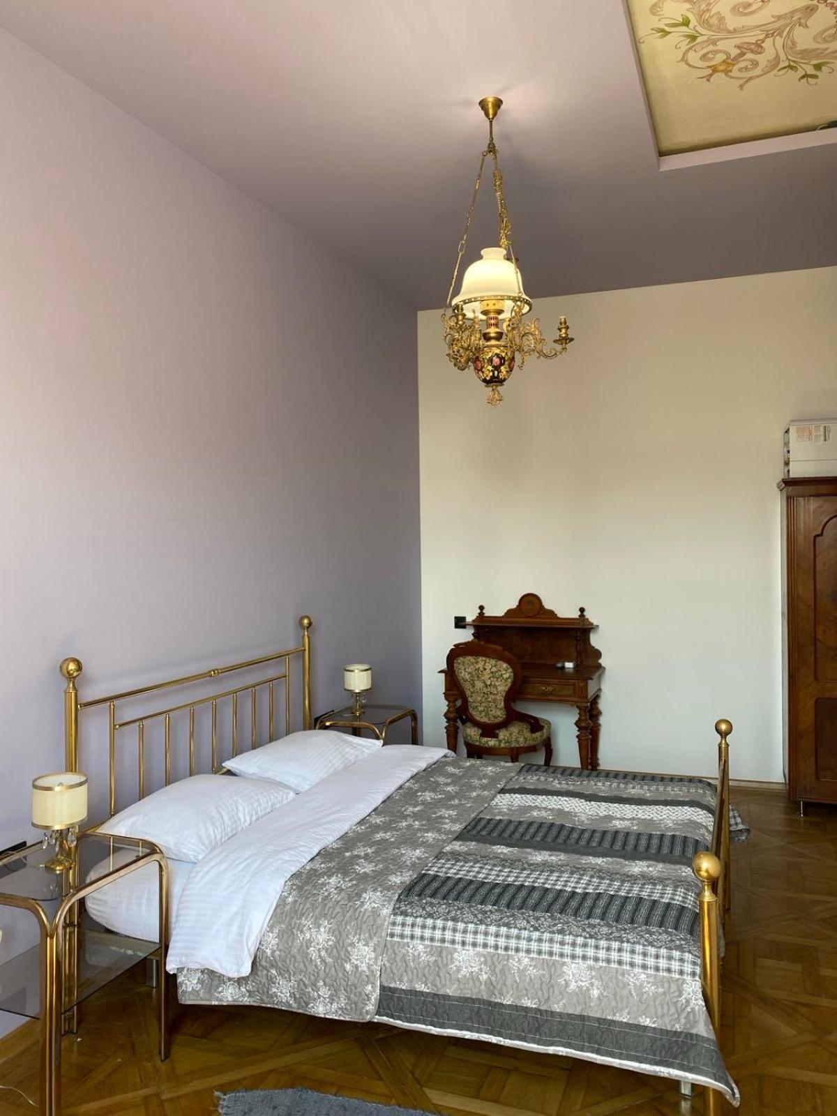 3 Bedrooms Apartment On Nasypna 3 Lviv Exterior foto