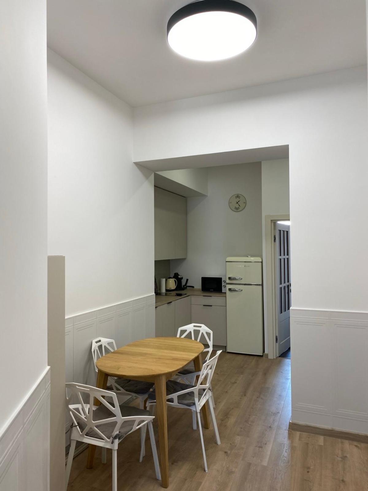 3 Bedrooms Apartment On Nasypna 3 Lviv Exterior foto